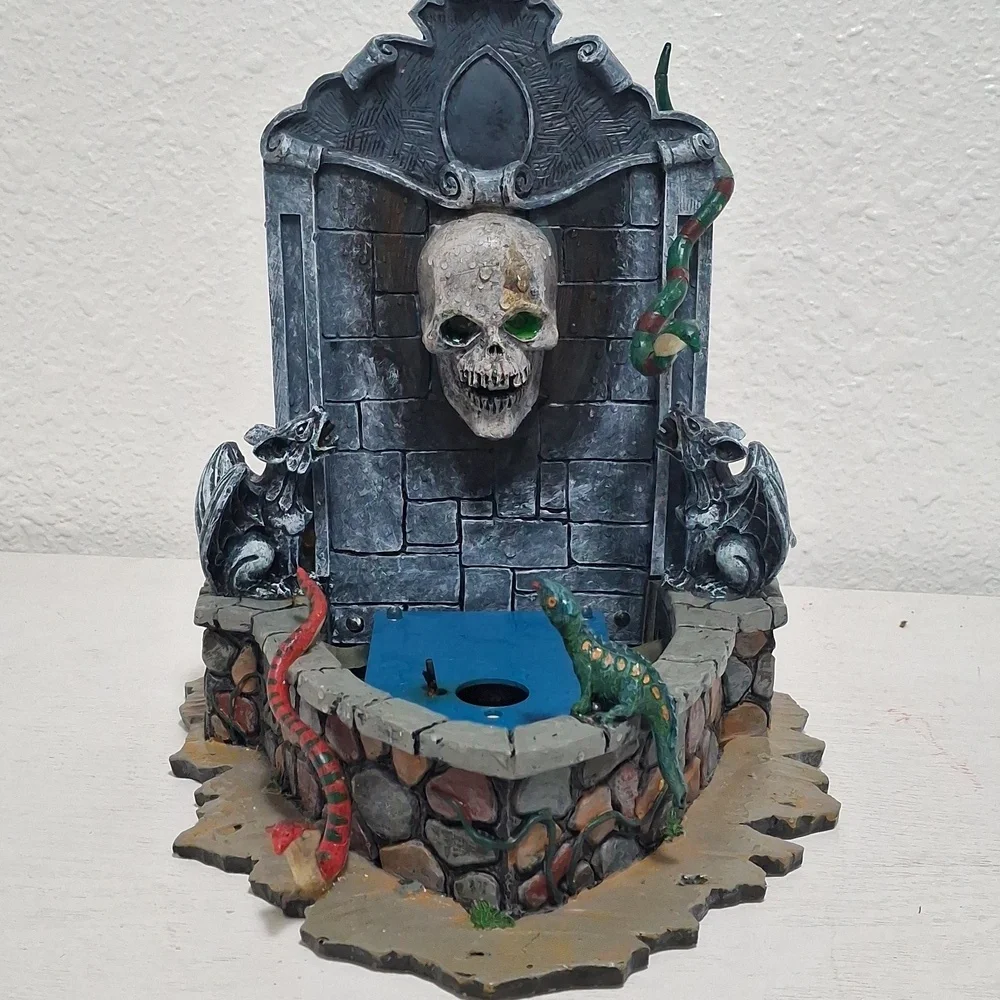 Lemax Spooky Town Gothic Skull Water Fountain with LED Lights Water And Mist - Picture 3 of 10